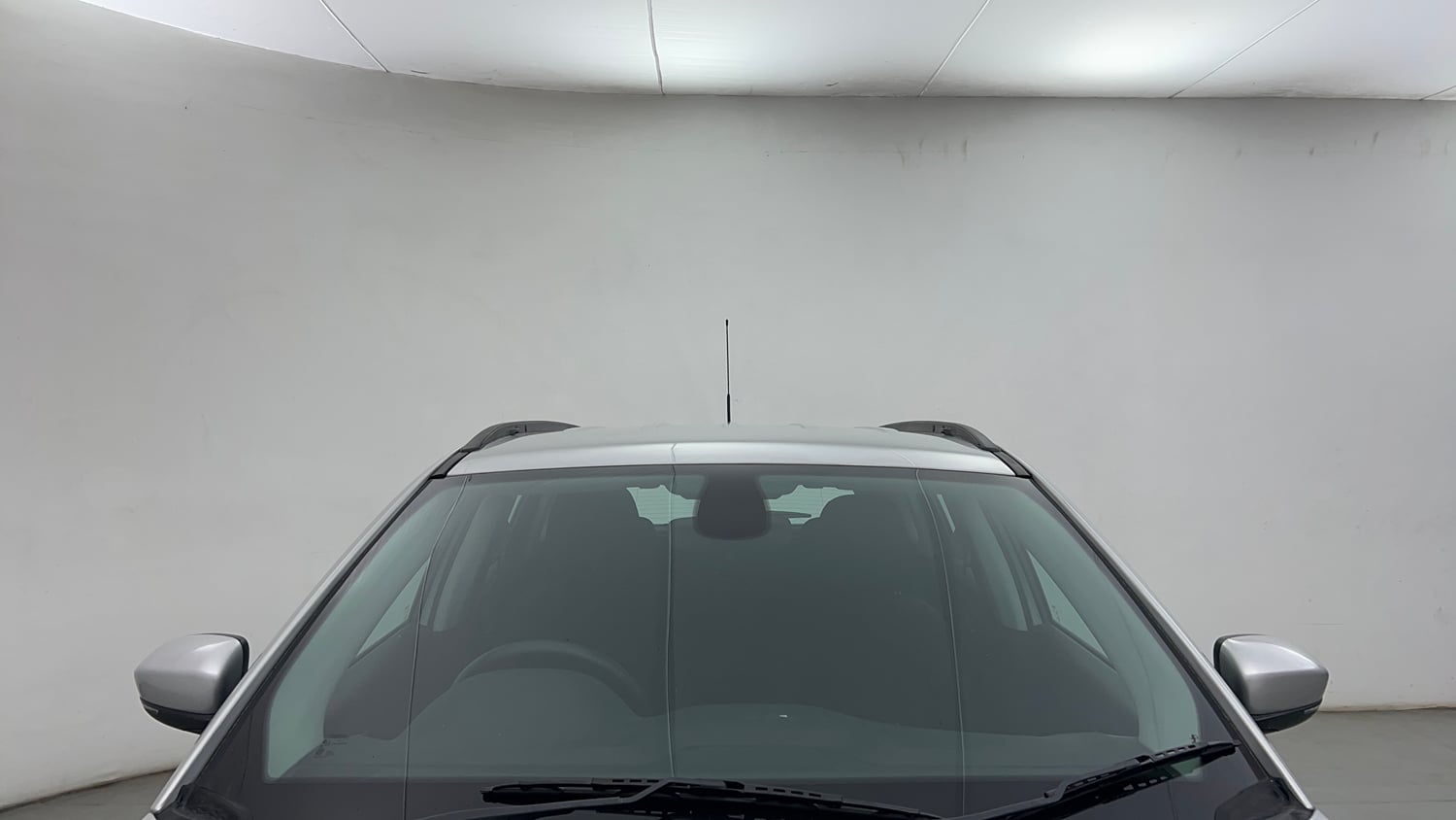 Used 2020 Jeep Compass Sport Plus 1.4 Petrol Petrol Manual exterior FRONT WINDSHIELD VIEW