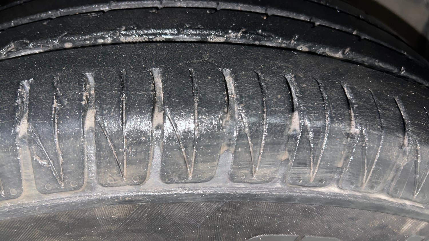 Used 2022 Kia Sonet HTX 1.5 AT Diesel Automatic tyres RIGHT FRONT TYRE TREAD VIEW