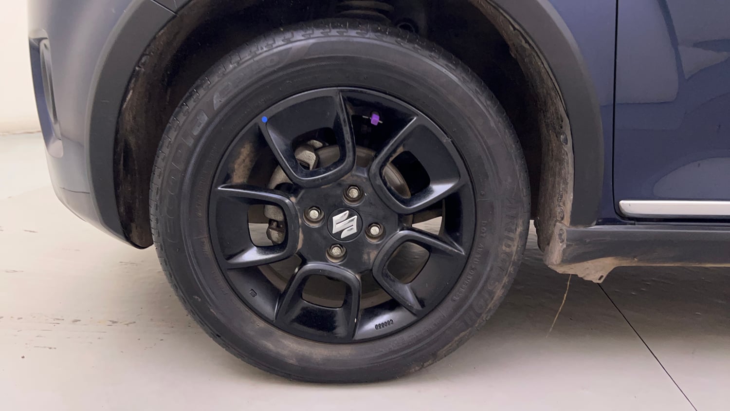 Used 2023 Maruti Suzuki Ignis Zeta 1.2 AMT Petrol Automatic tyres LEFT FRONT TYRE RIM VIEW