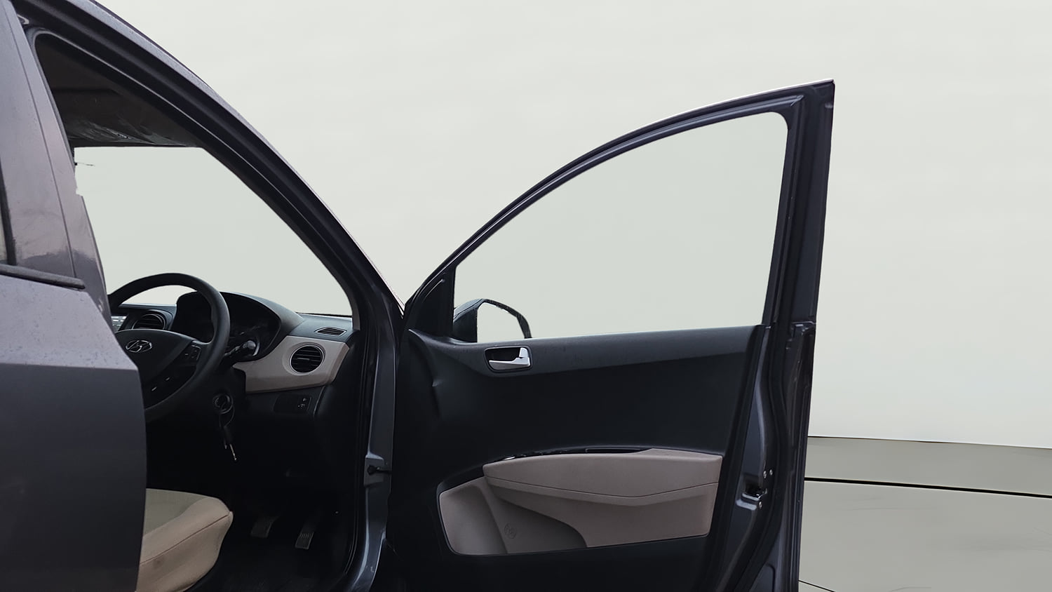 Used 2018 Hyundai Grand i10 Sportz (O) 1.2 Kappa VTVT Petrol Manual interior RIGHT FRONT DOOR OPEN VIEW