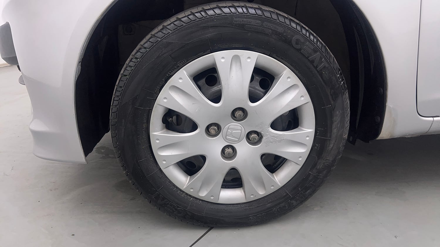 Used 2013 Honda Brio S MT Petrol Manual tyres LEFT FRONT TYRE RIM VIEW