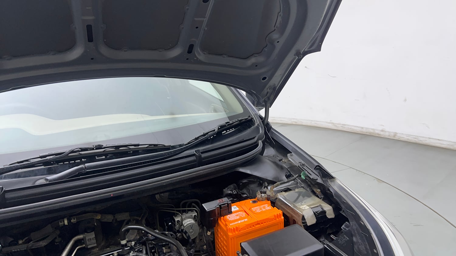Used 2019 Hyundai Elite i20 Magna Plus 1.2 Petrol Manual engine ENGINE LEFT SIDE HINGE & APRON VIEW