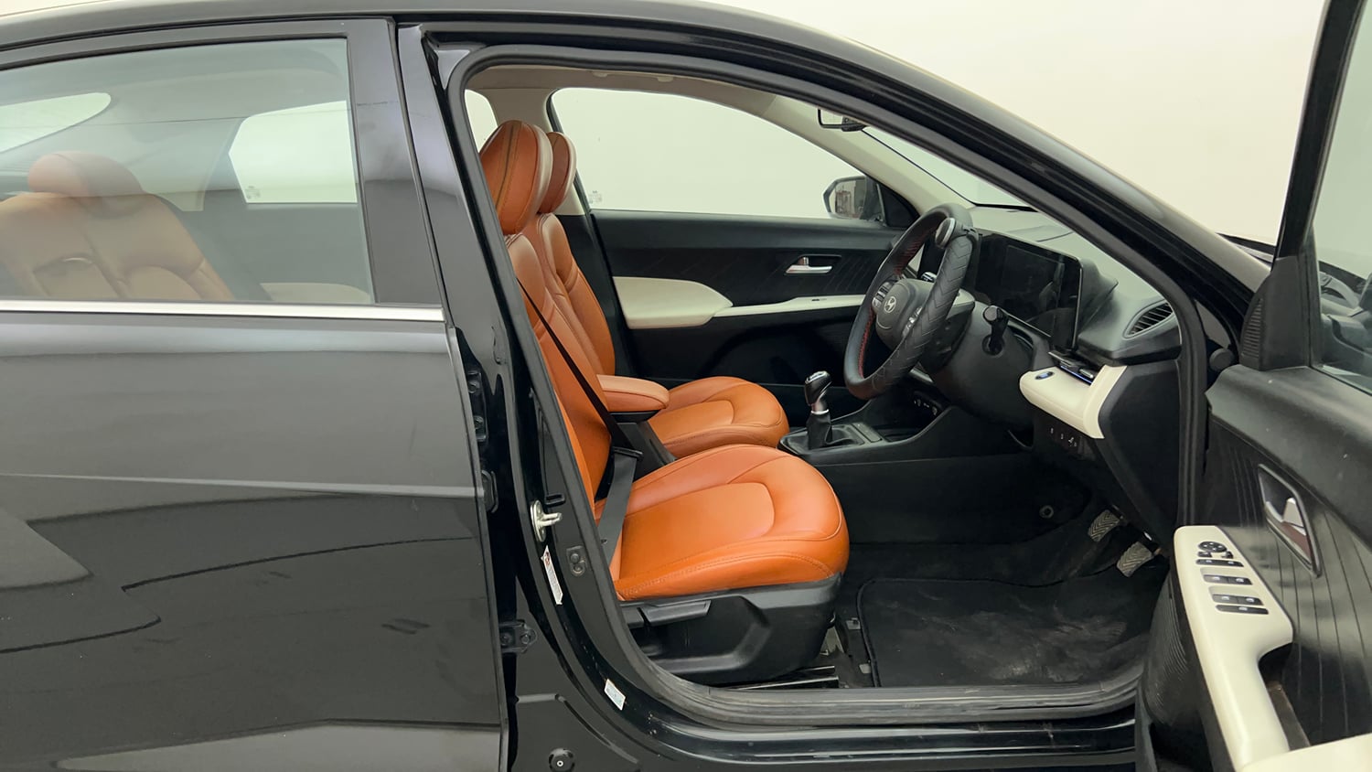 Used 2024 Hyundai Verna SX 1.5 Petrol MT Petrol Manual interior RIGHT SIDE FRONT DOOR CABIN VIEW