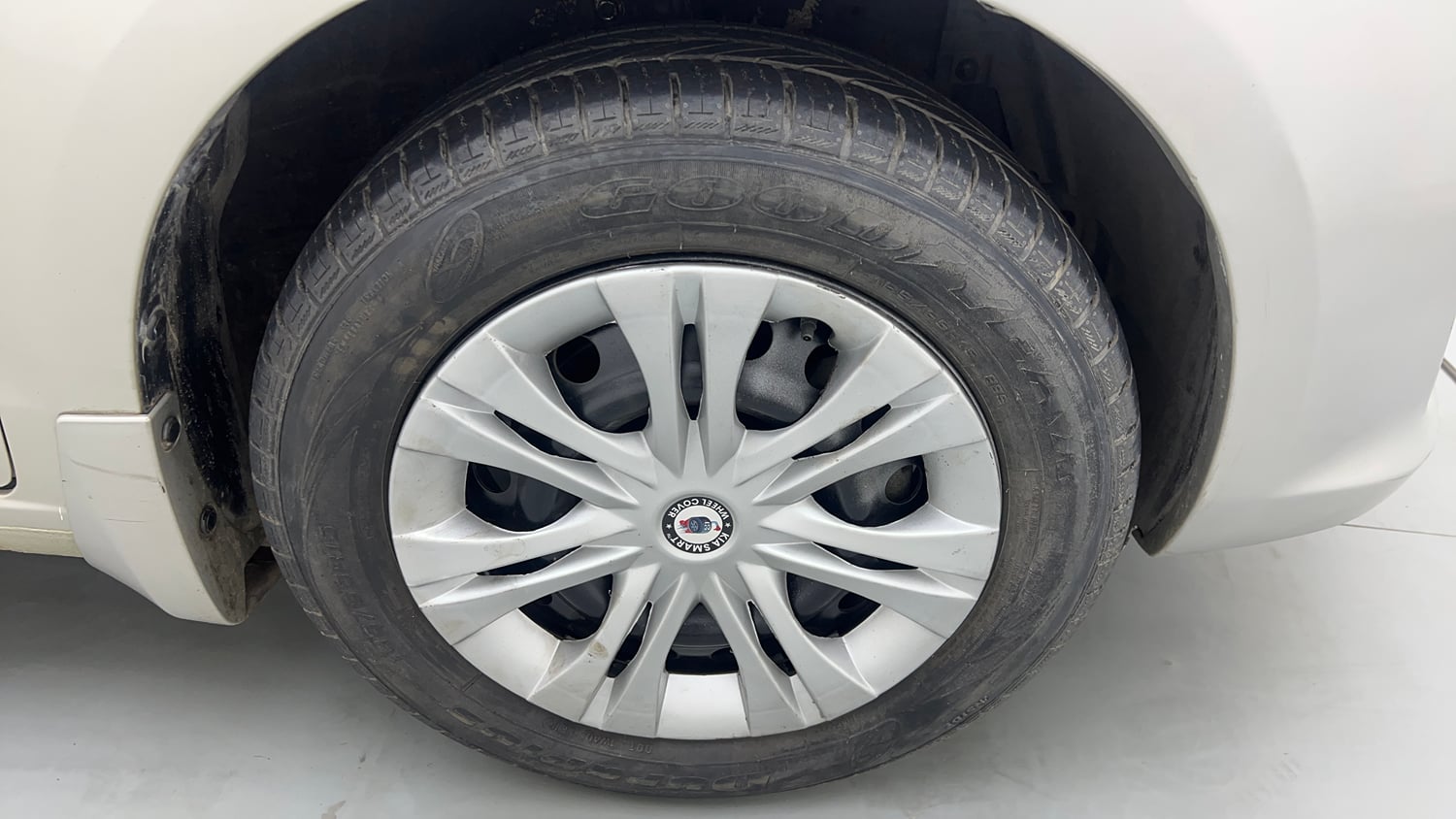 Used 2015 Maruti Suzuki Ertiga Vxi Petrol Manual tyres RIGHT FRONT TYRE RIM VIEW