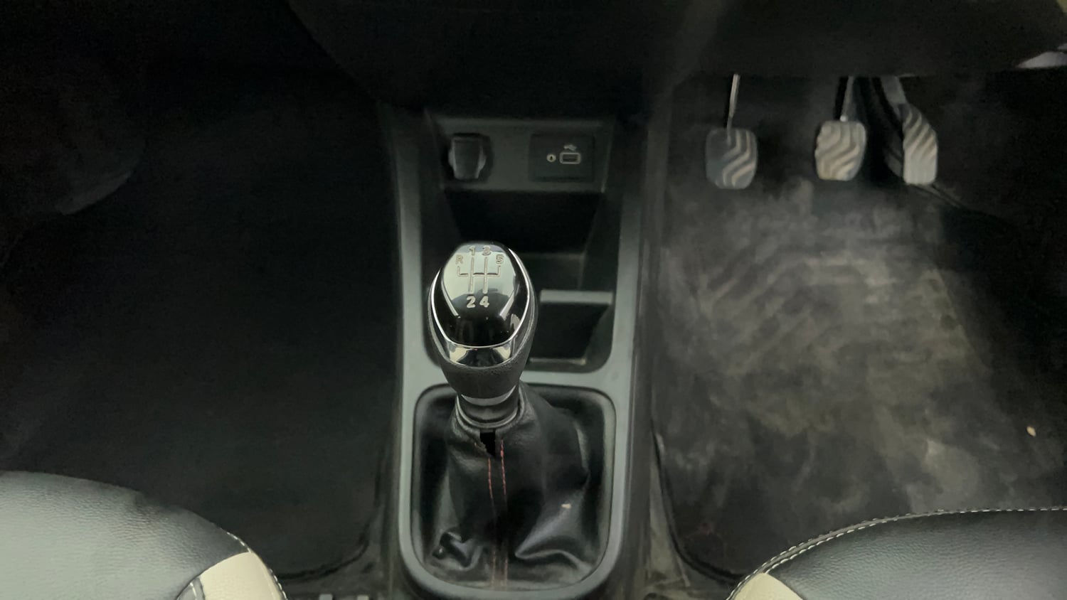 Used 2020 Renault Kwid RXT 1.0 Opt Petrol Manual interior GEAR  KNOB VIEW