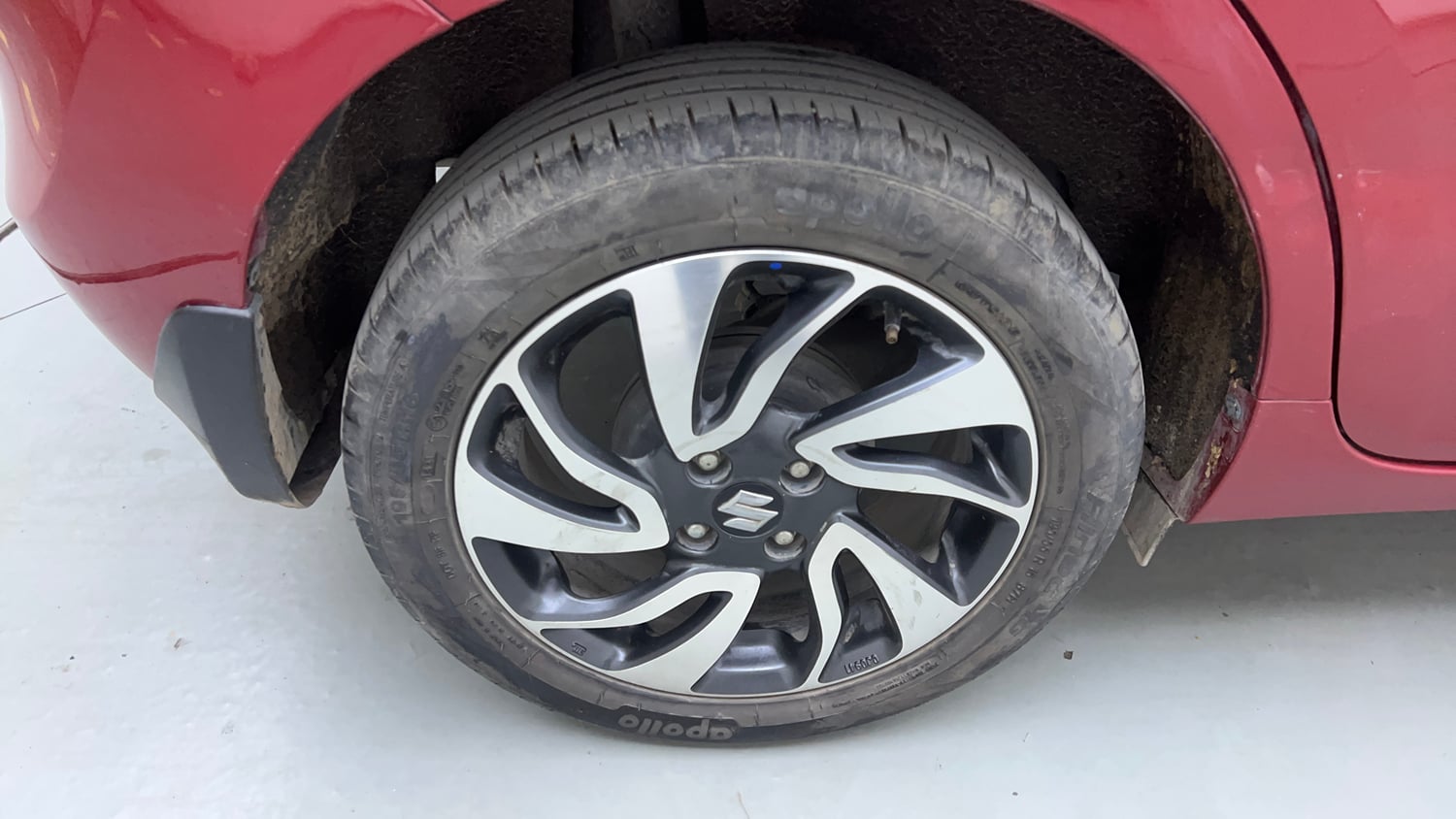 Used 2021 Maruti Suzuki Baleno Zeta Petrol Manual tyres RIGHT REAR TYRE RIM VIEW