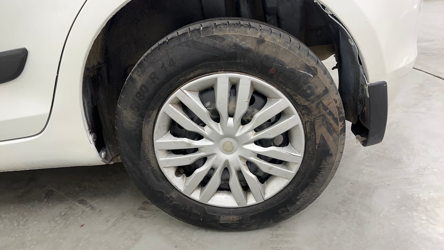 Used 2013 Maruti Suzuki Swift VDi Diesel Manual tyres LEFT REAR TYRE RIM VIEW