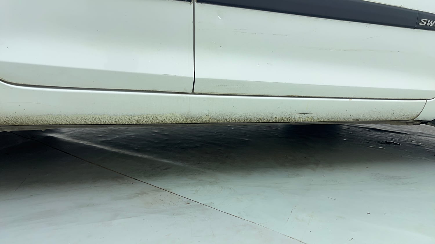 Used 2013 Maruti Suzuki Swift LXi Petrol Manual dents MINOR DENT
