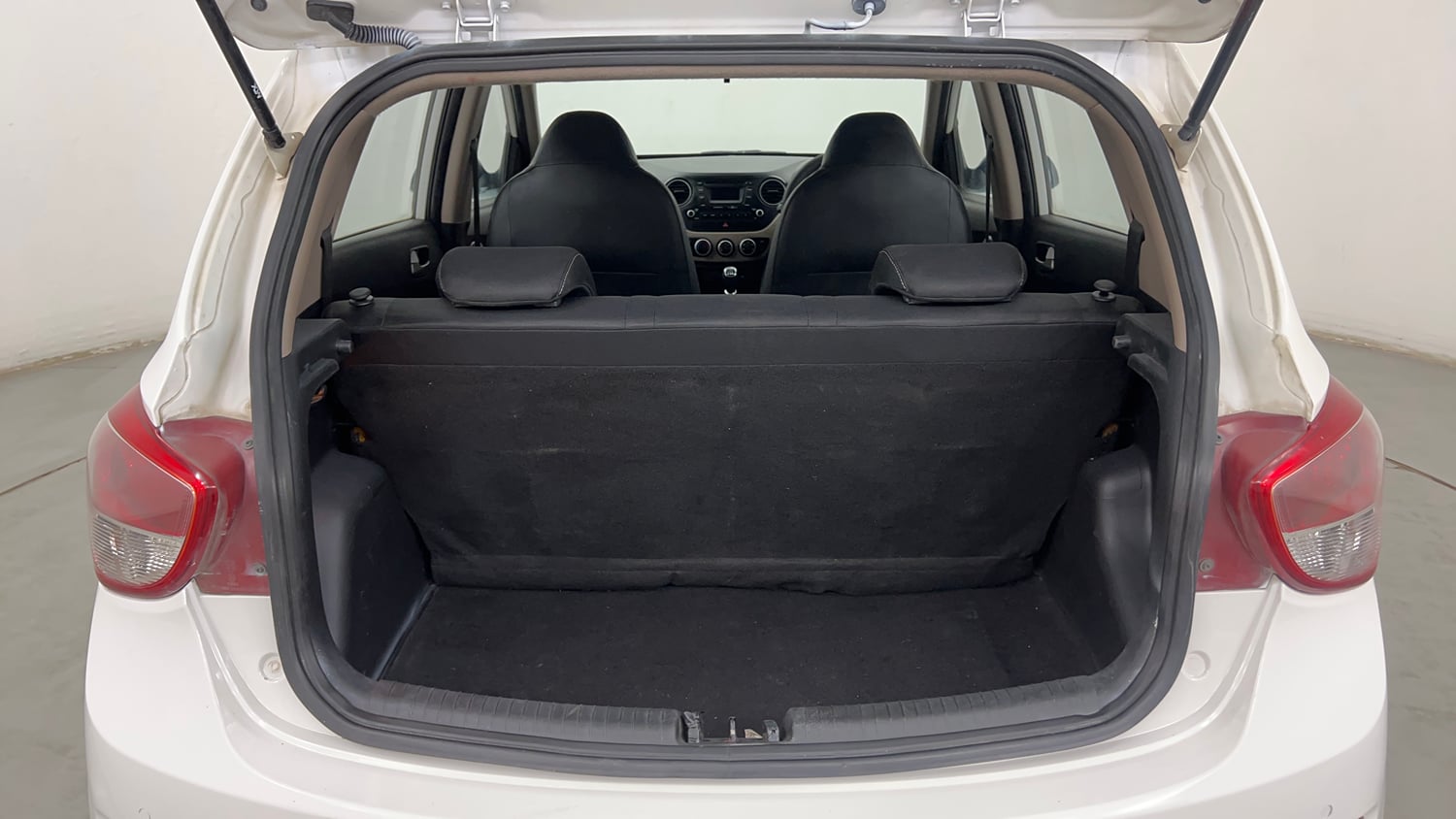 Used 2014 Hyundai Grand i10 Asta 1.2 Kappa VTVT (O) Petrol Manual interior DICKY INSIDE VIEW