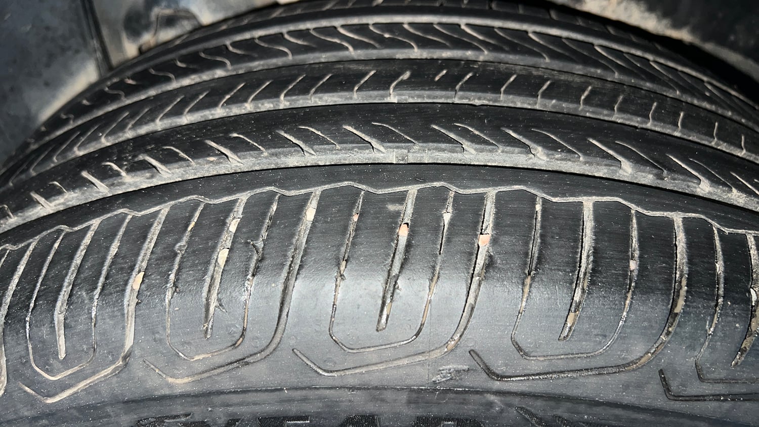 Used 2024 Mahindra XUV 3XO AX7L 1.2 Petrol AT Petrol Automatic tyres LEFT REAR TYRE TREAD VIEW