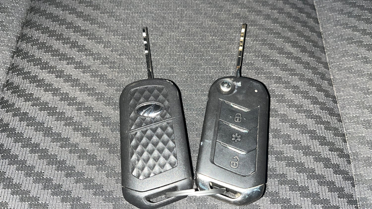 Used 2022 mahindra Thar LX Hard Top Petrol AT 4WD Petrol Automatic extra CAR KEY VIEW