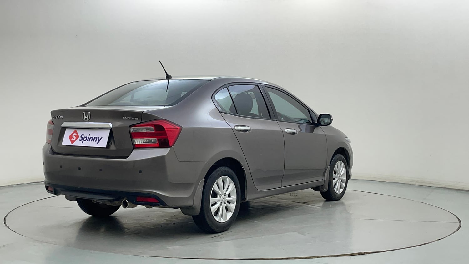Used 2013 Honda City 1.5 V MT Petrol Manual exterior RIGHT REAR CORNER VIEW