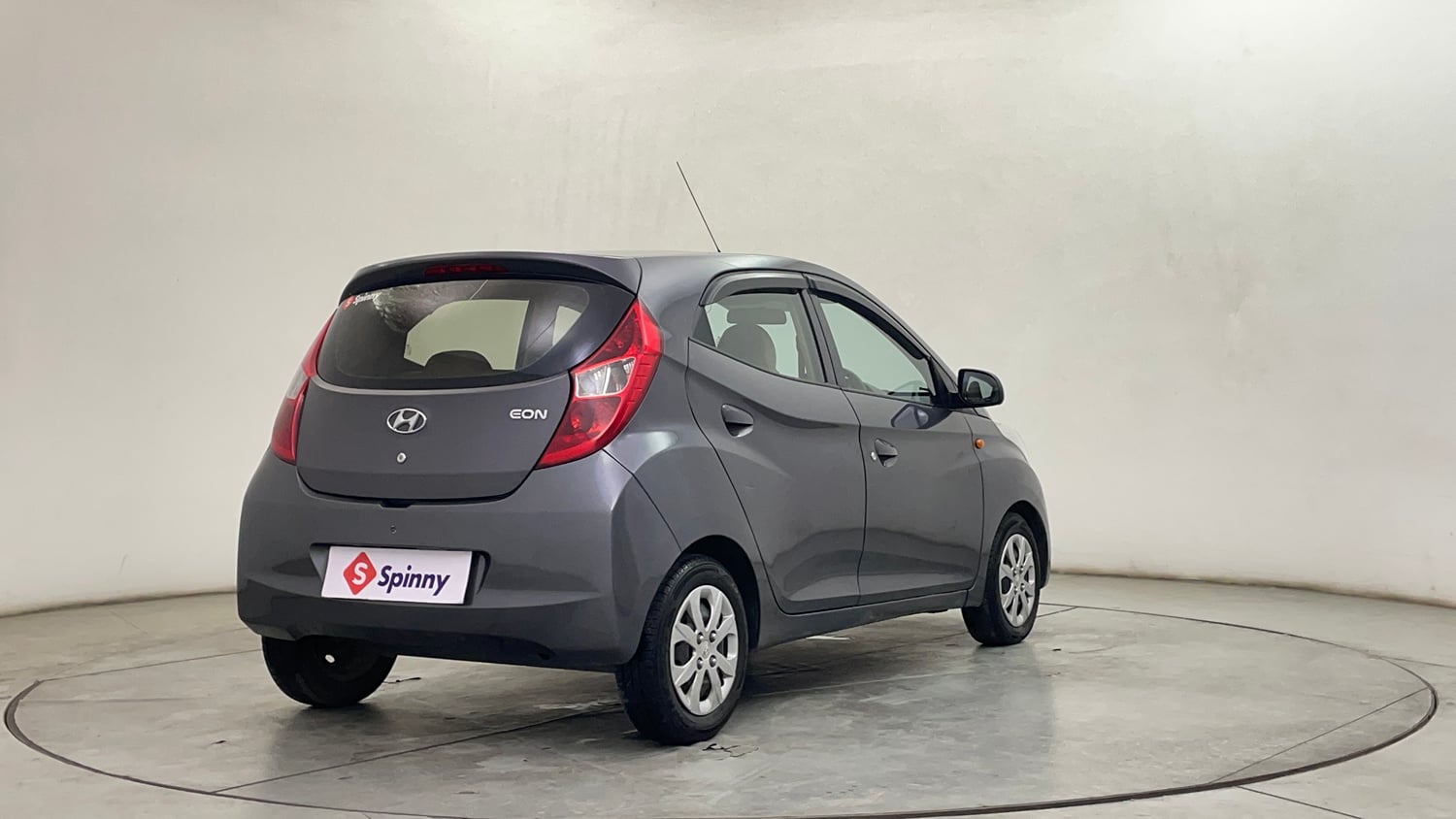 Used 2018 Hyundai Eon Sportz Petrol Manual exterior RIGHT REAR CORNER VIEW