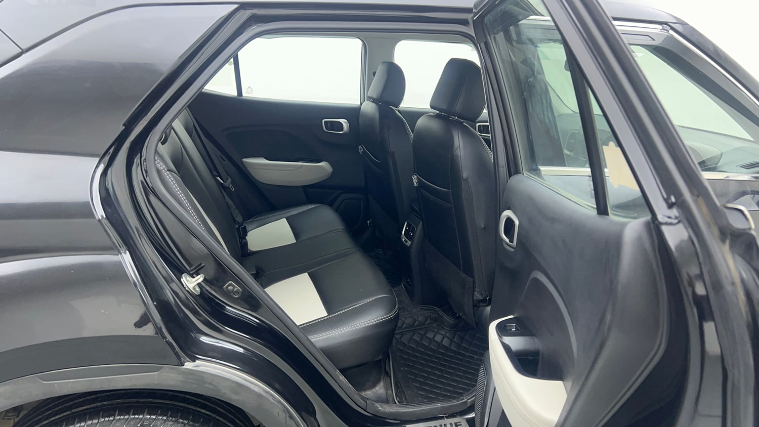 Used 2024 Hyundai Venue SX (O) 1.0 Turbo DCT Petrol Automatic interior RIGHT SIDE REAR DOOR CABIN VIEW