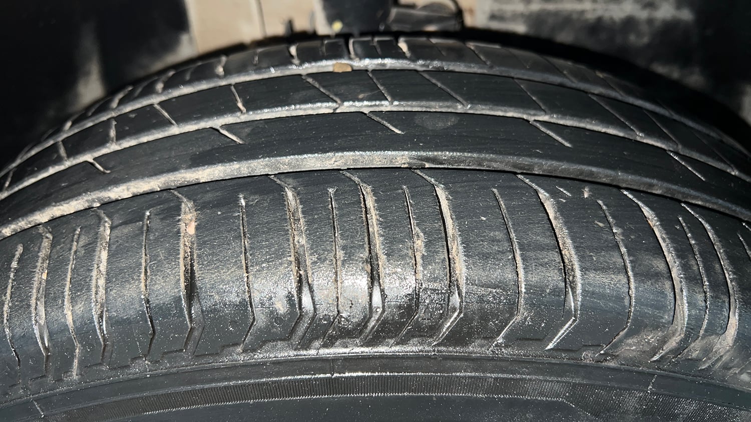 Used 2024 Tata Punch Adventure Rhythm AMT Petrol Automatic tyres RIGHT FRONT TYRE TREAD VIEW