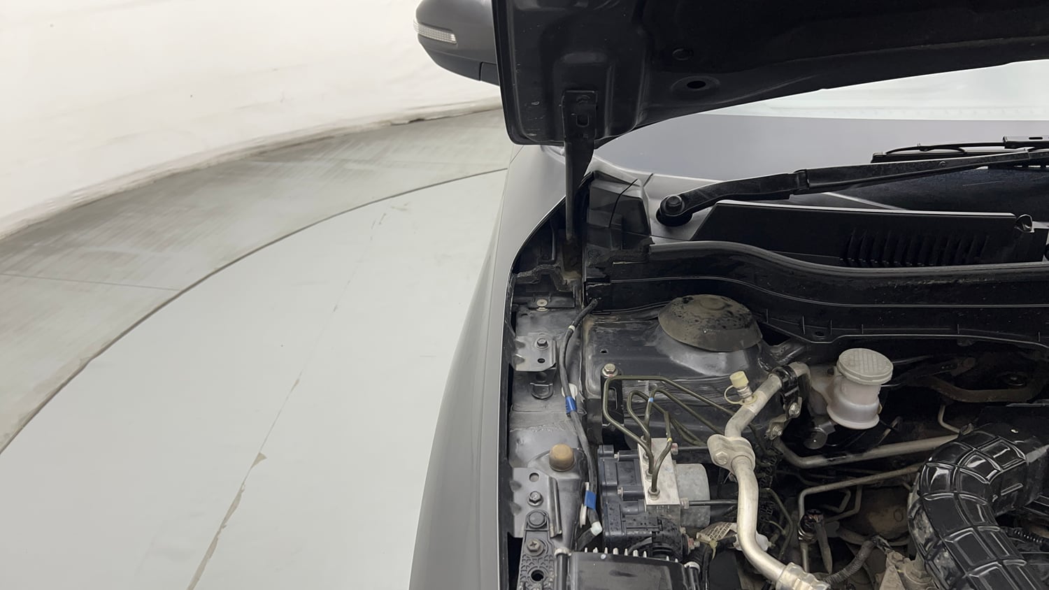 Used 2020 maruti-suzuki Vitara Brezza VXi Petrol Manual engine ENGINE RIGHT SIDE HINGE & APRON VIEW
