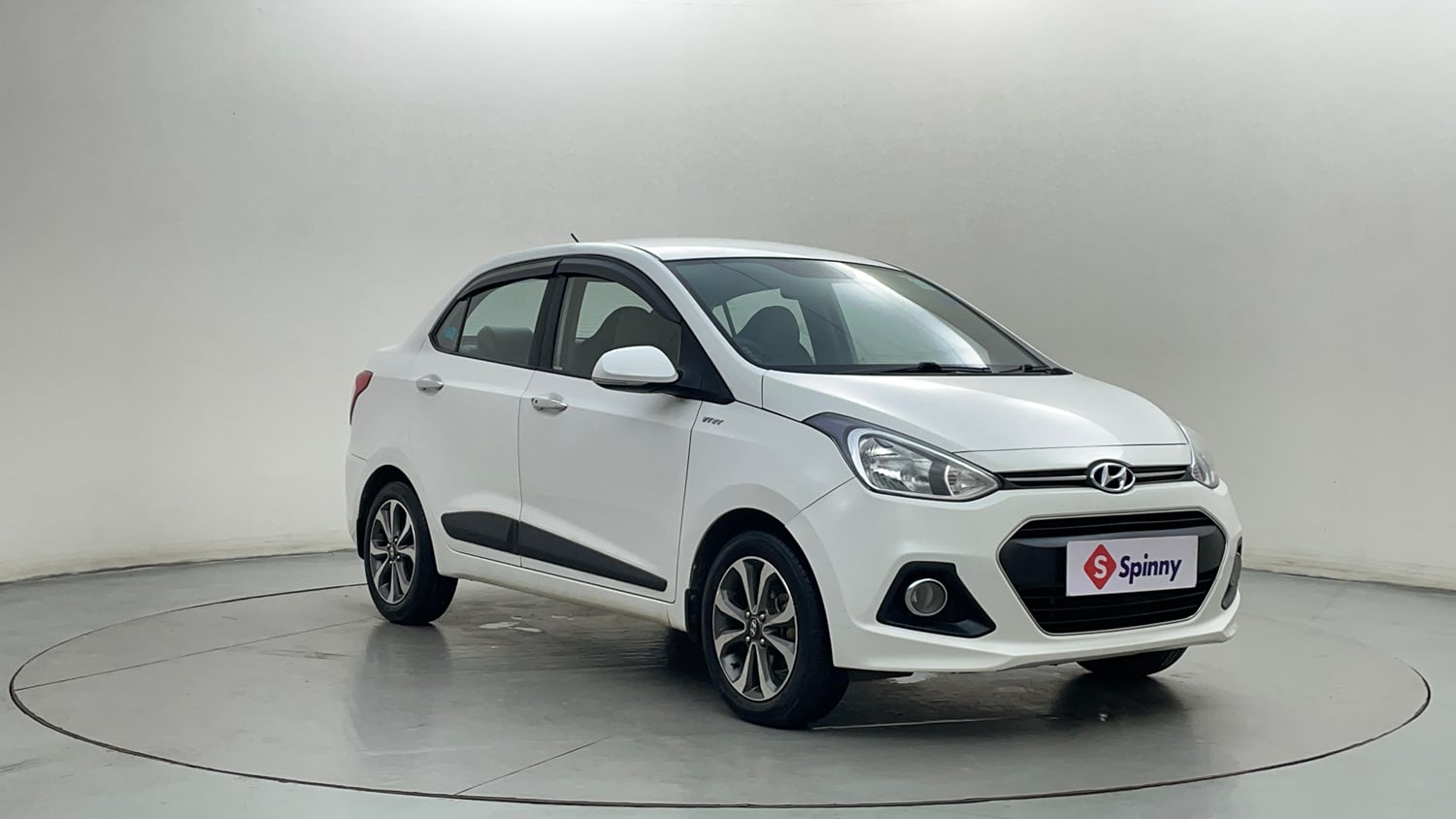 Used 2017 Hyundai Xcent SX 1.2 (O) Petrol Manual exterior RIGHT FRONT CORNER VIEW