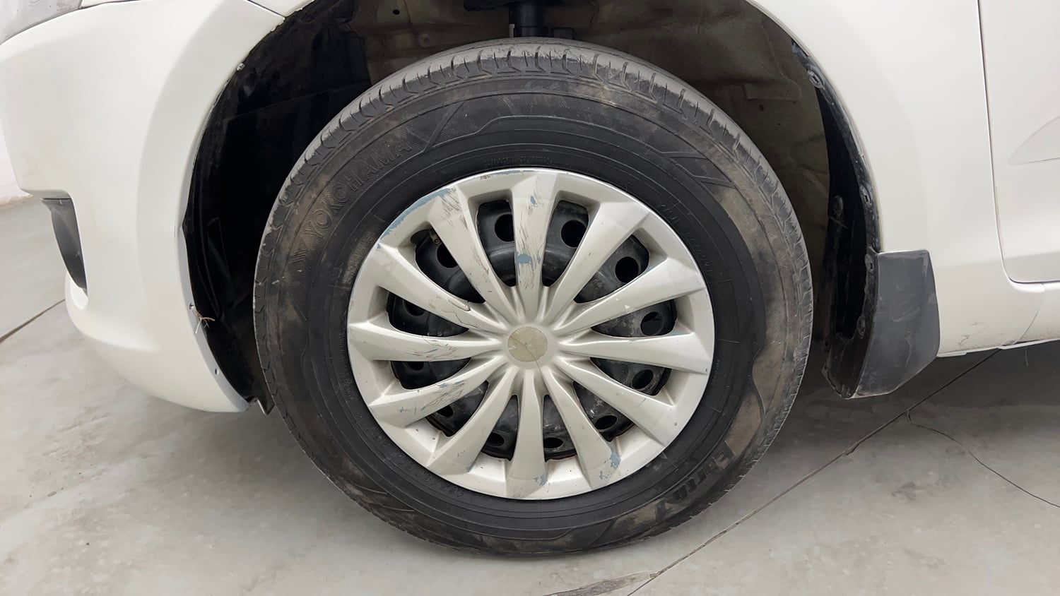 Used 2013 Maruti Suzuki Swift VDi Diesel Manual tyres LEFT FRONT TYRE RIM VIEW