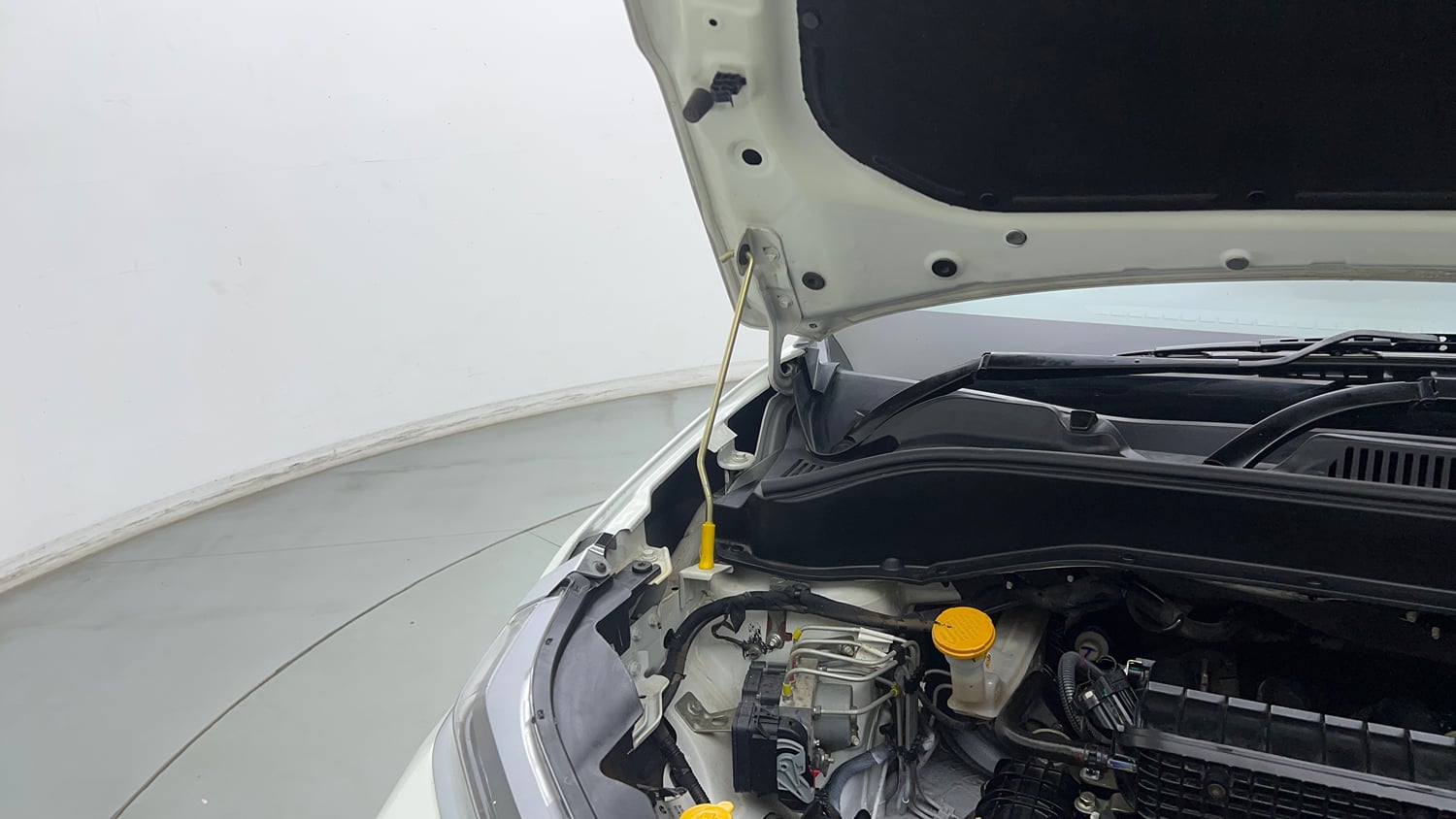 Used 2023 Tata Punch Accomplished MT Petrol Manual engine ENGINE RIGHT SIDE HINGE & APRON VIEW