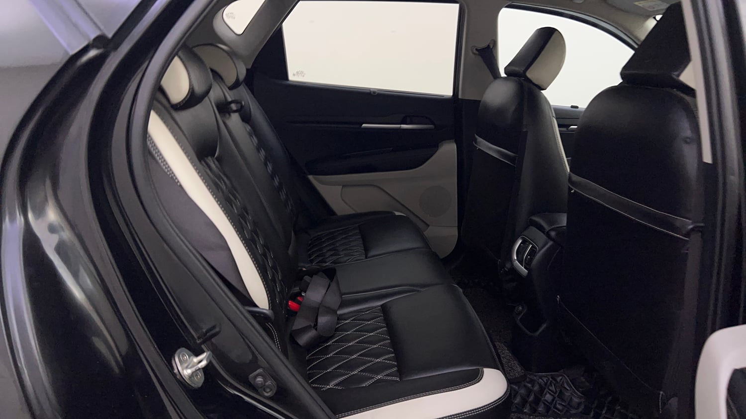 Used 2022 Kia Sonet HTX 1.5 AT Diesel Automatic interior RIGHT SIDE REAR DOOR CABIN VIEW