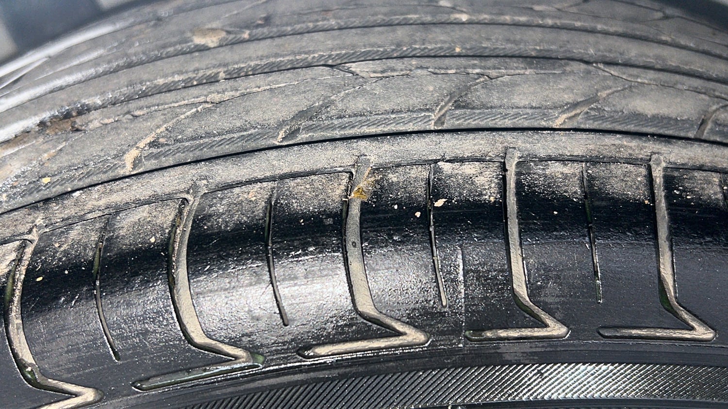 Used 2013 Honda Amaze 1.2 EX i-VTEC Petrol Manual tyres RIGHT REAR TYRE TREAD VIEW