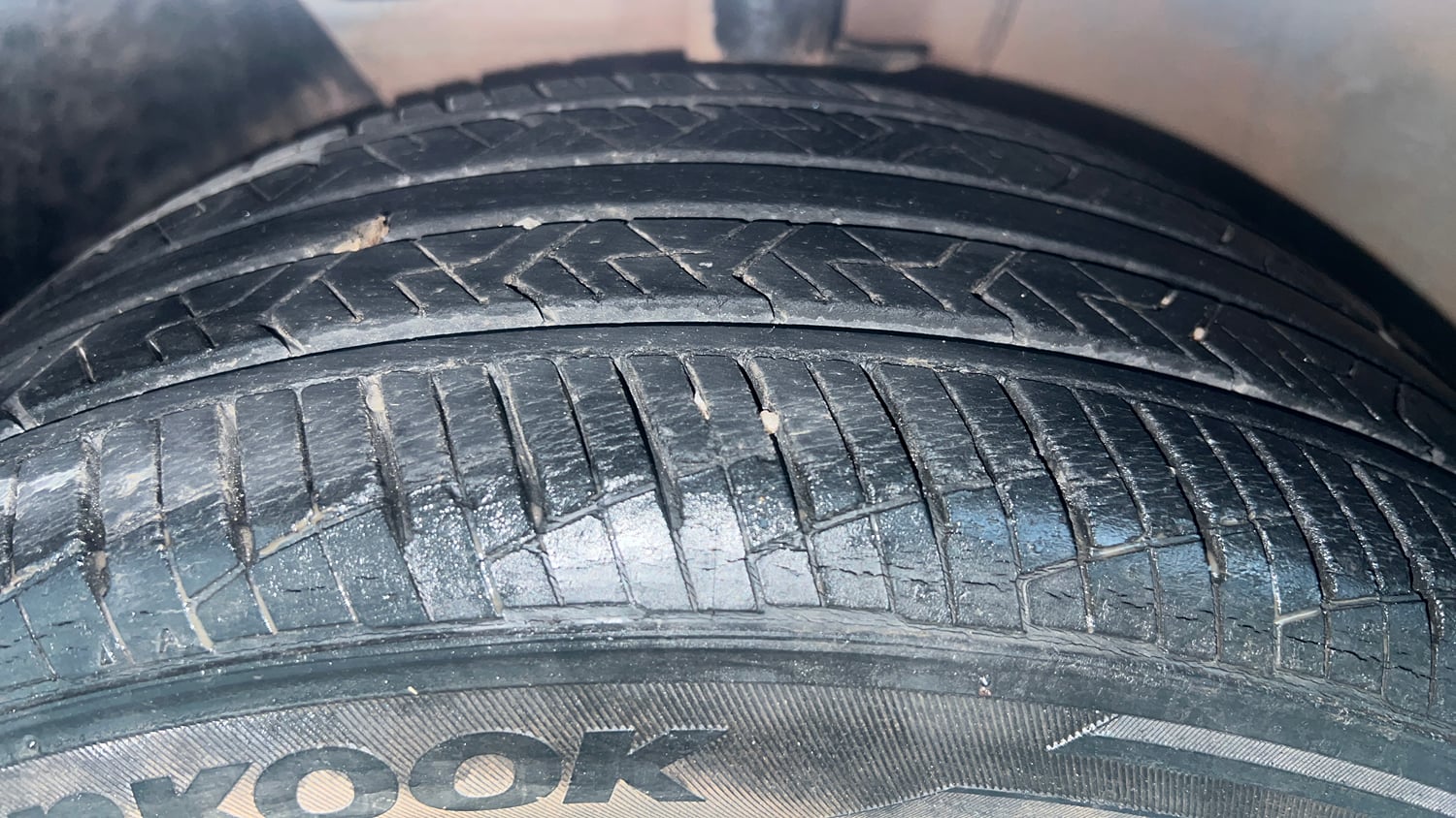 Used 2021 Hyundai i20 Sportz 1.2 MT Petrol Manual tyres LEFT FRONT TYRE TREAD VIEW