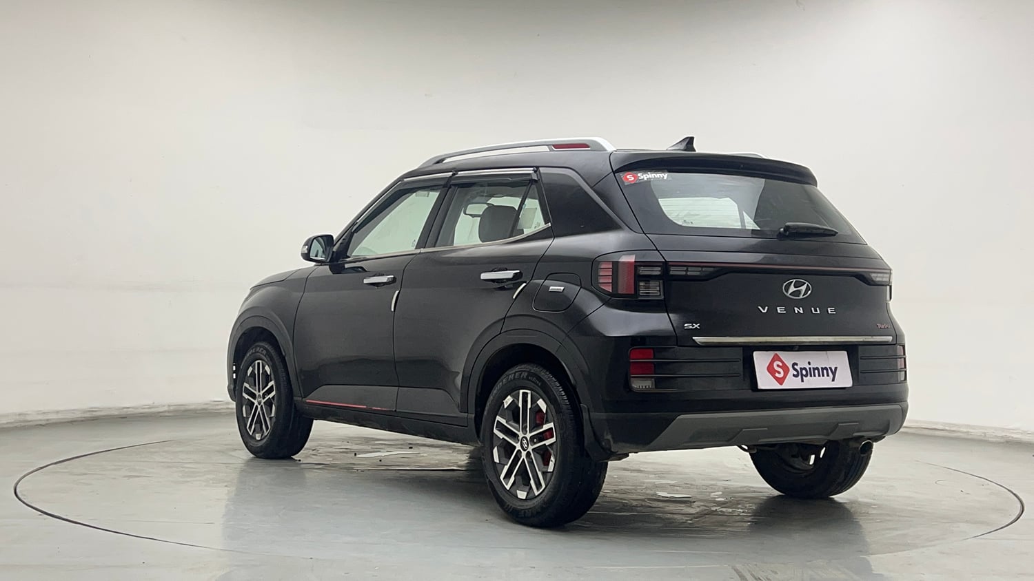 Used 2024 Hyundai Venue SX (O) 1.0 Turbo DCT Petrol Automatic exterior LEFT REAR CORNER VIEW