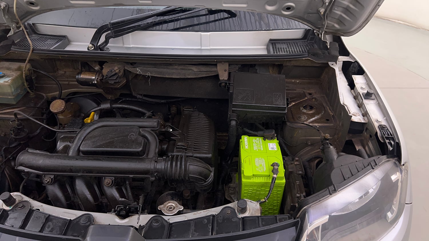 Used 2017 Renault Kwid 1.0 RXT AMT Petrol Automatic engine ENGINE LEFT SIDE HINGE & APRON VIEW
