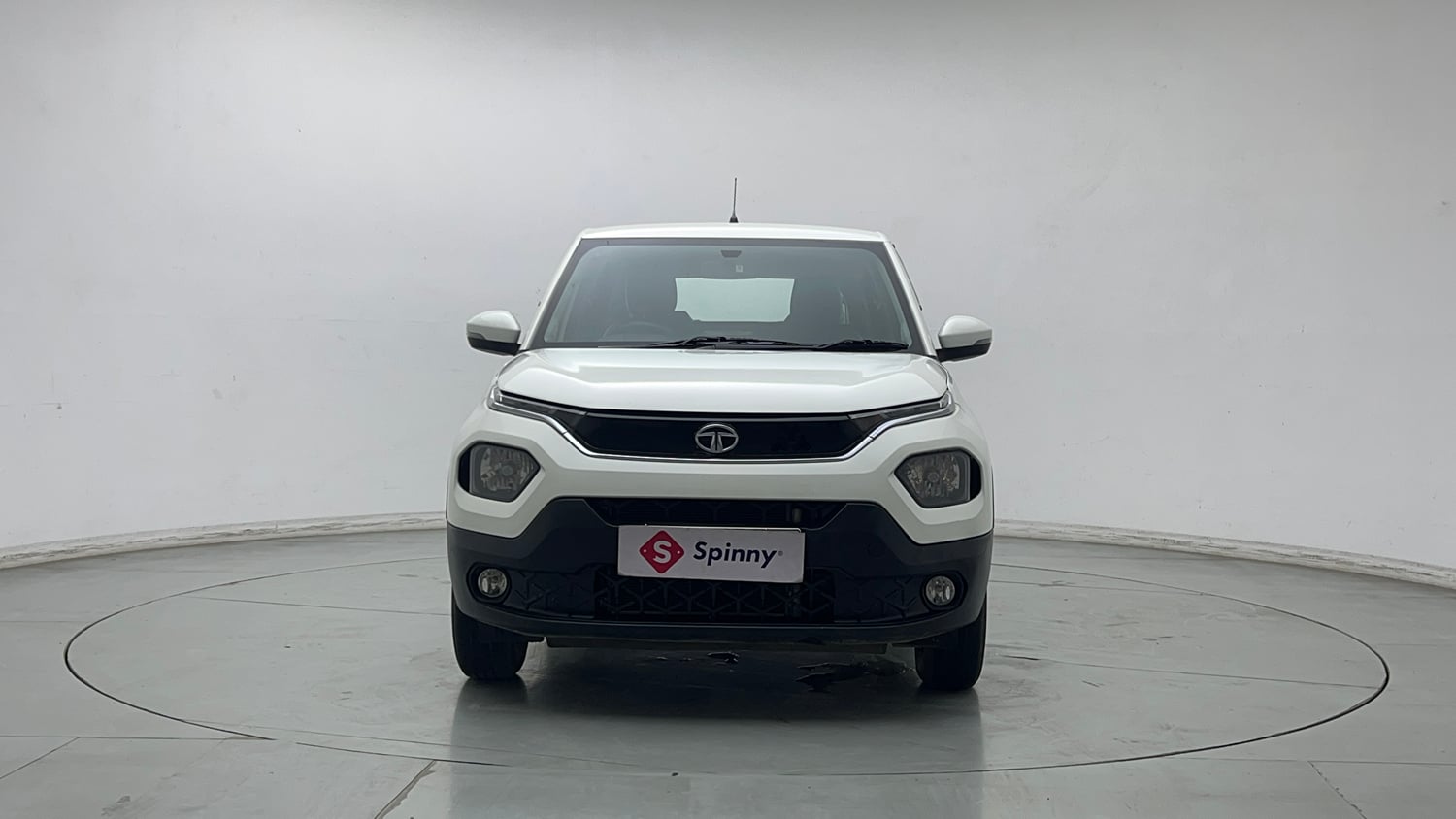 Used 2023 Tata Punch Accomplished MT Petrol Manual exterior FRONT VIEW