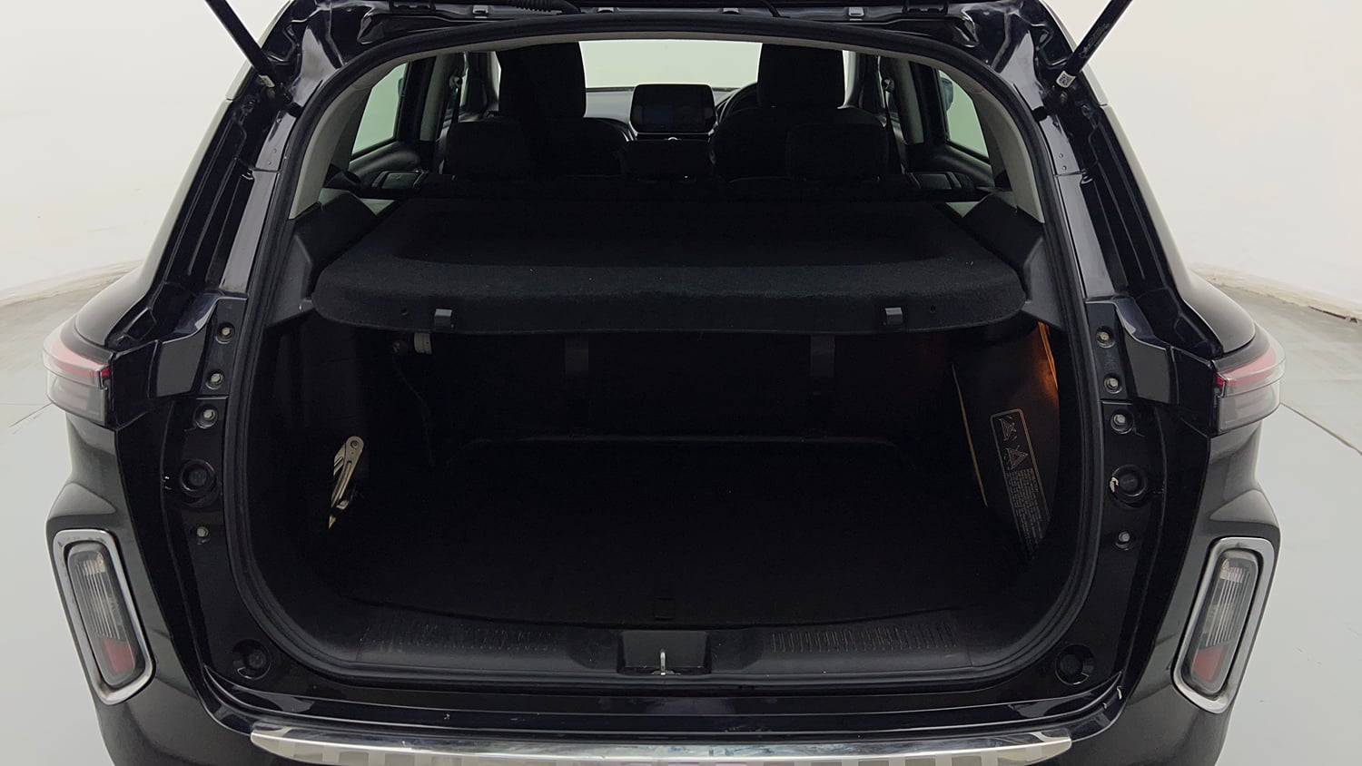 Used 2025 Maruti Suzuki Grand Vitara Zeta Smart Hybrid Petrol Manual interior DICKY INSIDE VIEW