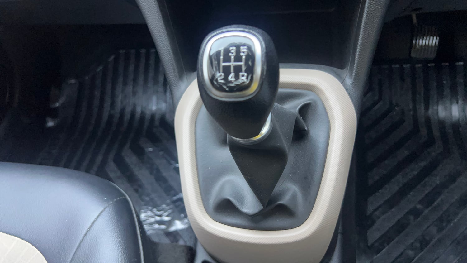 Used 2018 Hyundai Grand i10 Sportz 1.2 Kappa VTVT Petrol Manual interior GEAR  KNOB VIEW