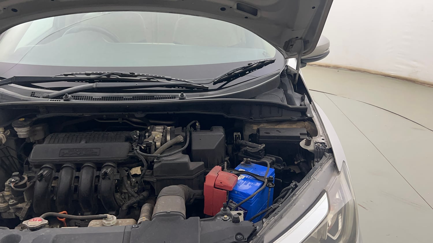 Used 2018 Honda City V Petrol Petrol Manual engine ENGINE LEFT SIDE HINGE & APRON VIEW