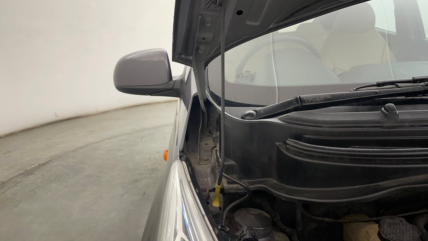 Used 2018 Hyundai Eon Sportz Petrol Manual engine ENGINE RIGHT SIDE HINGE & APRON VIEW
