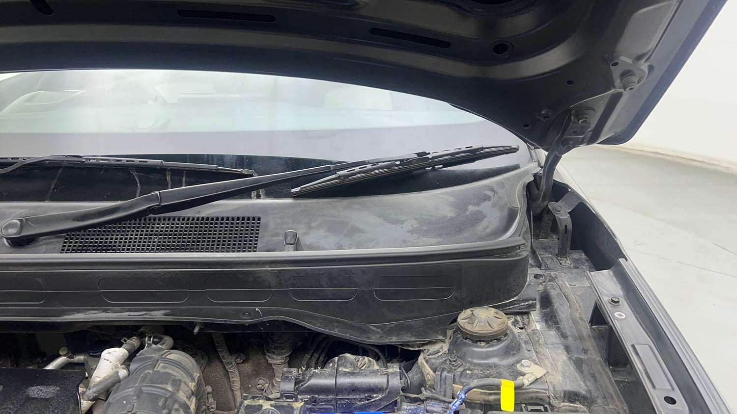 Used 2024 Hyundai Venue SX (O) 1.0 Turbo DCT Petrol Automatic engine ENGINE LEFT SIDE HINGE & APRON VIEW