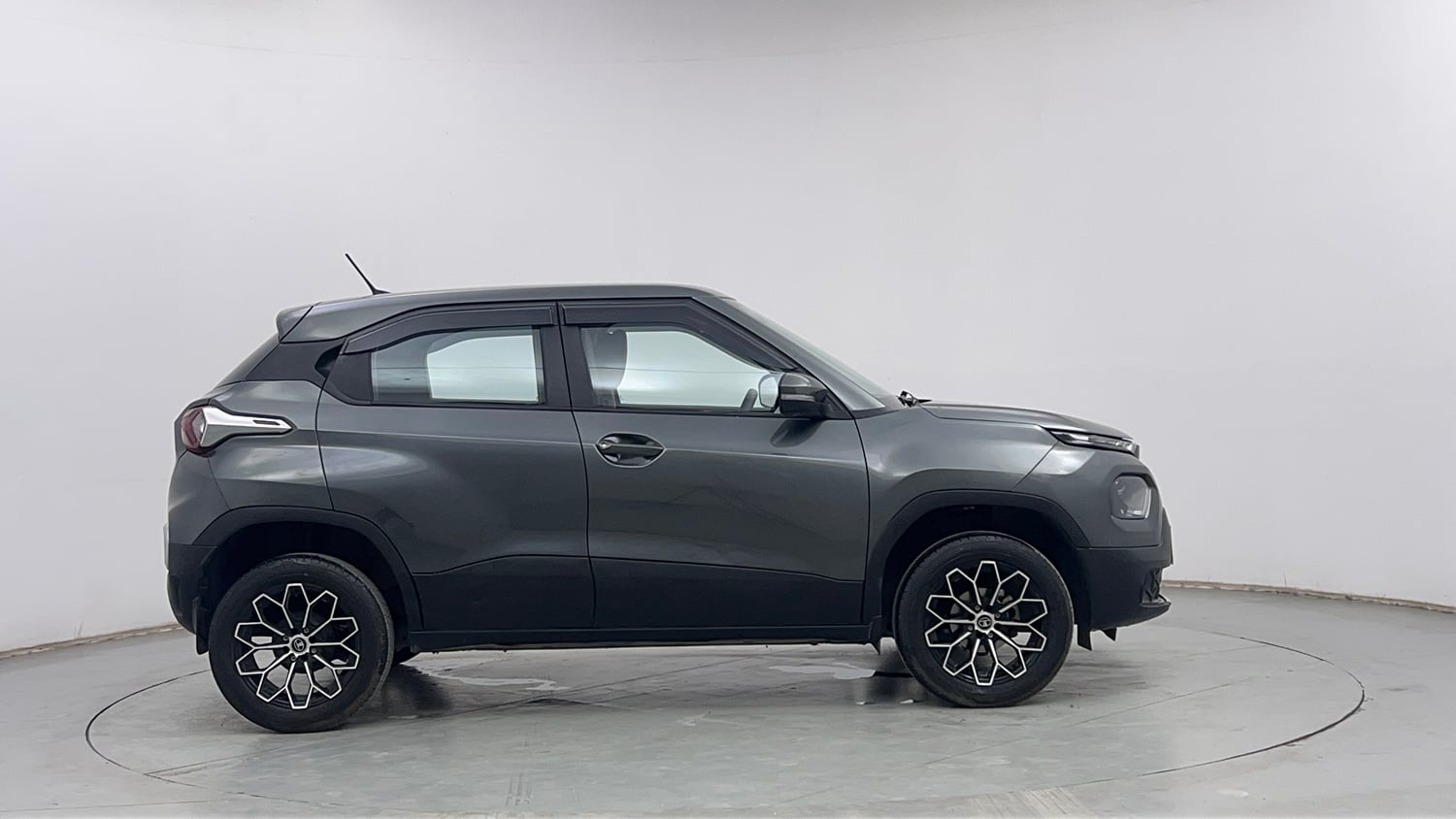Used 2024 Tata Punch Adventure Rhythm Petrol Manual exterior RIGHT SIDE VIEW
