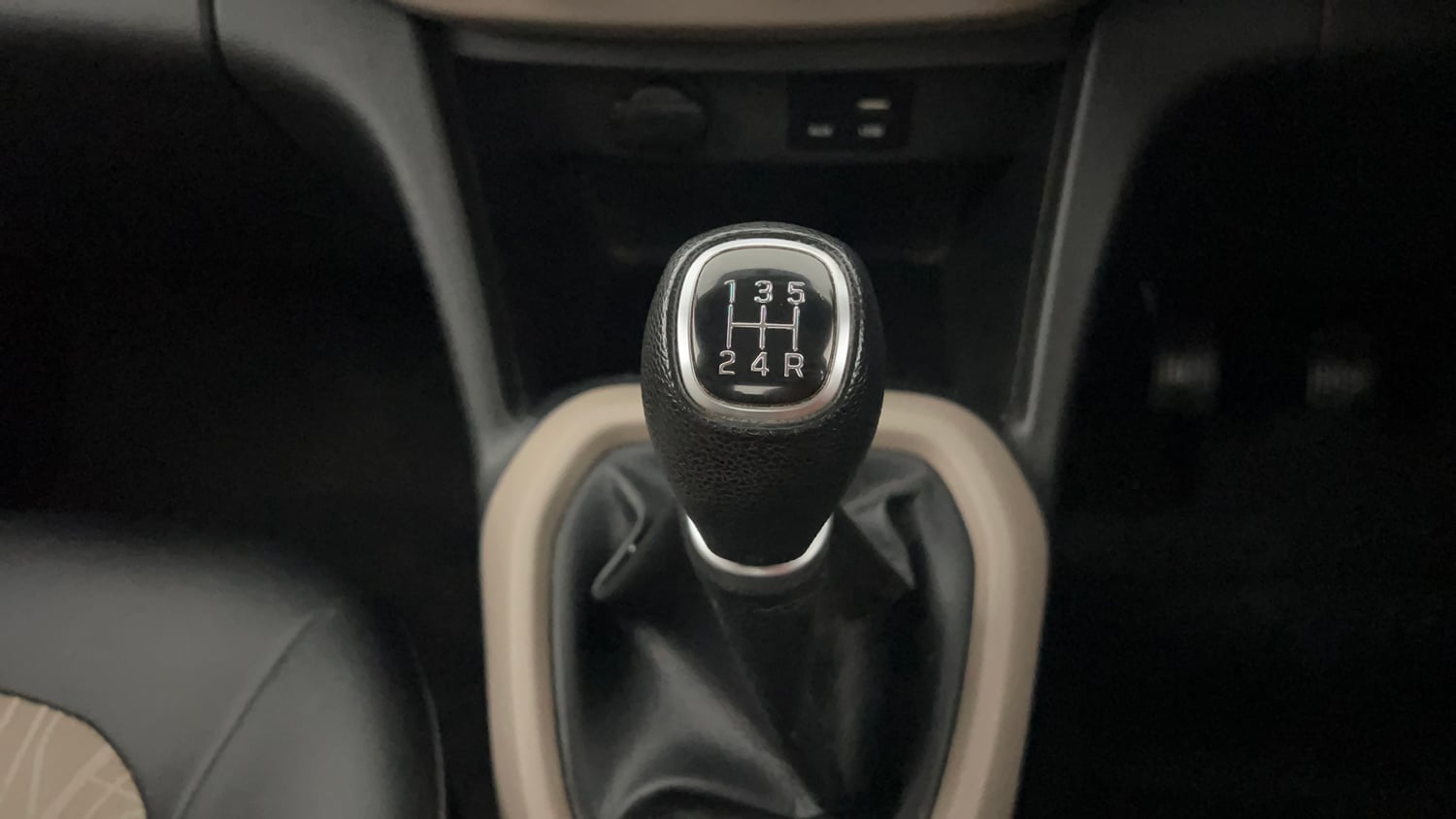 Used 2020 Hyundai Grand i10 Sportz 1.2 Kappa VTVT Petrol Manual interior GEAR  KNOB VIEW