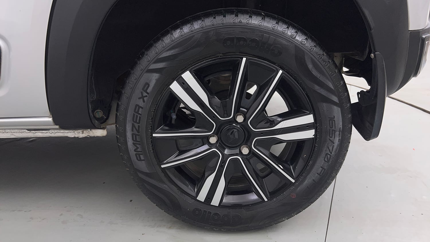 Used 2022 Renault Kwid CLIMBER 1.0 AMT (O) Petrol Automatic tyres LEFT REAR TYRE RIM VIEW