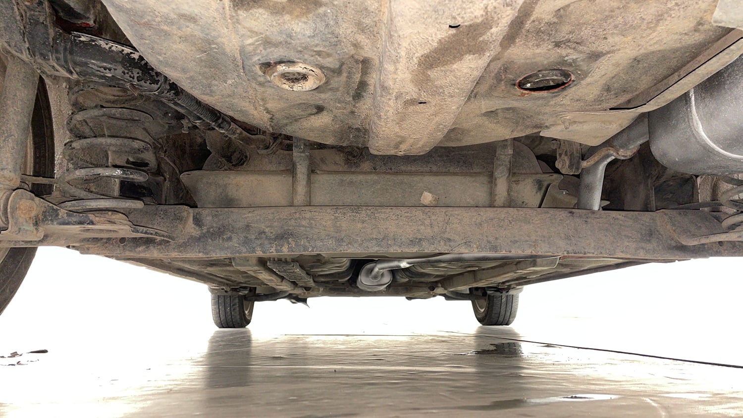Used 2014 Hyundai Xcent S 1.2 (O) Petrol Manual extra REAR UNDERBODY VIEW (TAKEN FROM REAR)