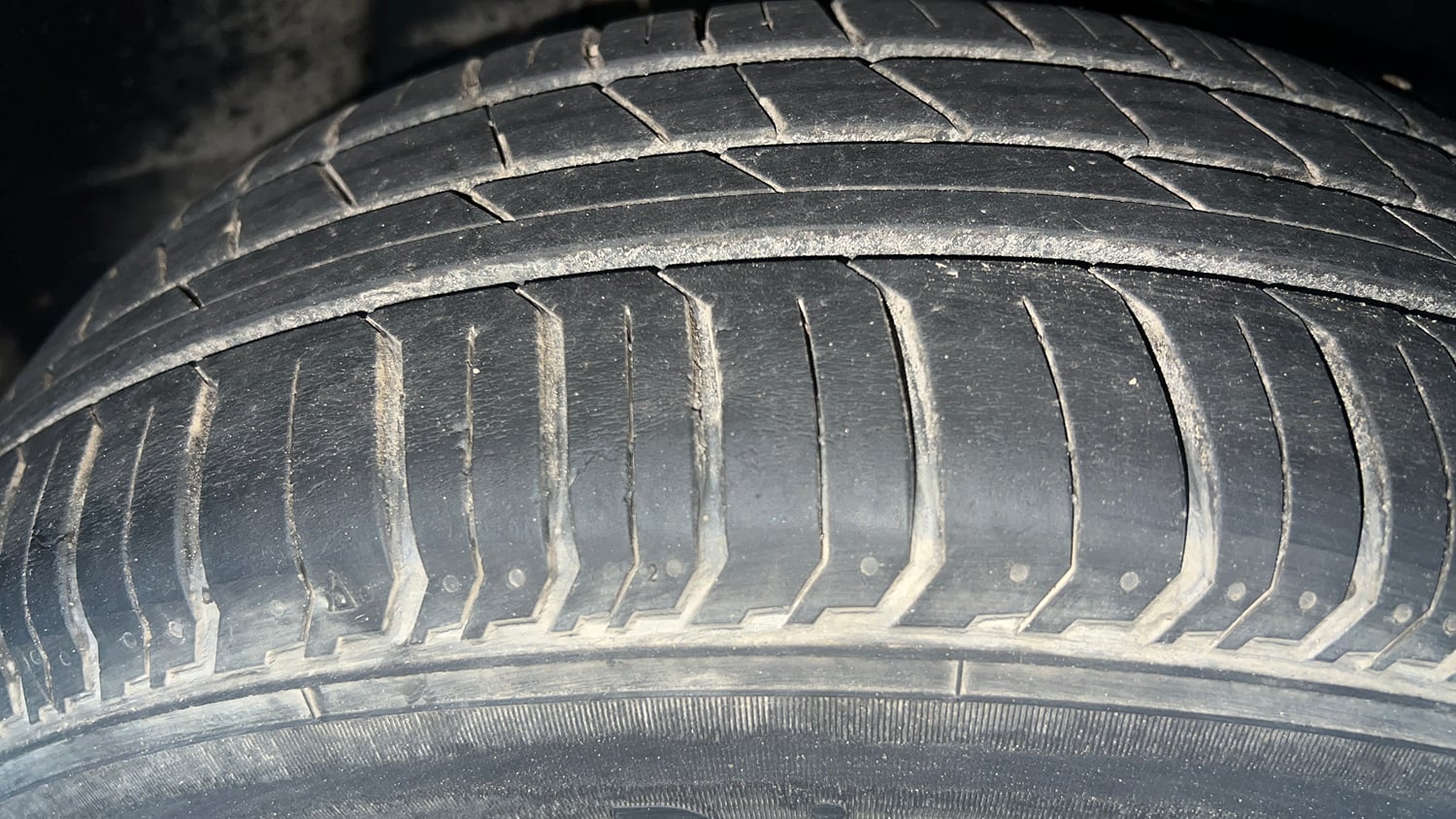 Used 2023 Tata Punch Accomplished MT Petrol Manual tyres RIGHT FRONT TYRE TREAD VIEW