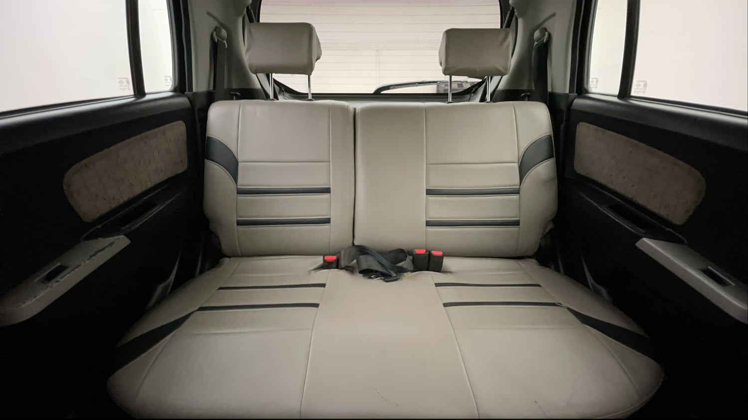 Used 2014 Maruti Suzuki Wagon R VXI Petrol Manual interior REAR SEAT CONDITION VIEW