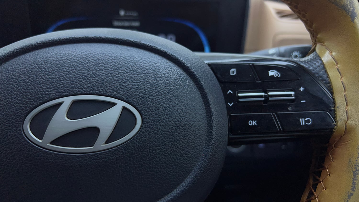 Used 2024 Hyundai Alcazar Executive 1.5 Petrol MT 7STR Petrol Manual top_features Cruise control