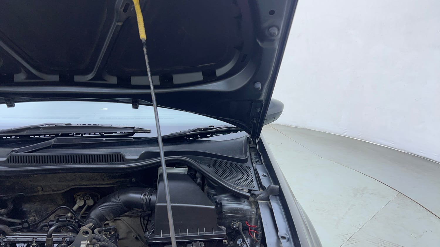 Used 2017 Volkswagen Ameo Trendline 1.2L (P) Petrol Manual engine ENGINE LEFT SIDE HINGE & APRON VIEW