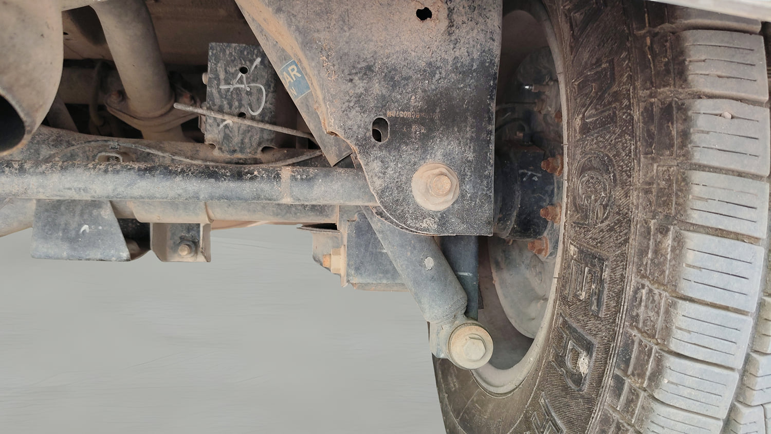 Used 2017 Mahindra TUV300 T8 mHAWK100 Diesel Manual extra REAR RIGHT UNDERBODY VIEW