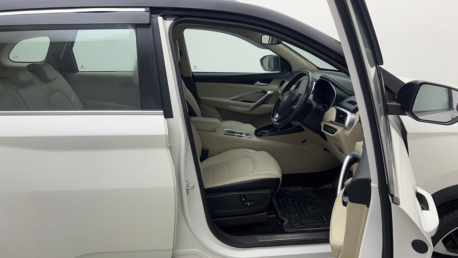 Used 2023 MG Motors Hector 1.5 Sharp CVT Dual Tone Petrol Automatic interior RIGHT SIDE FRONT DOOR CABIN VIEW