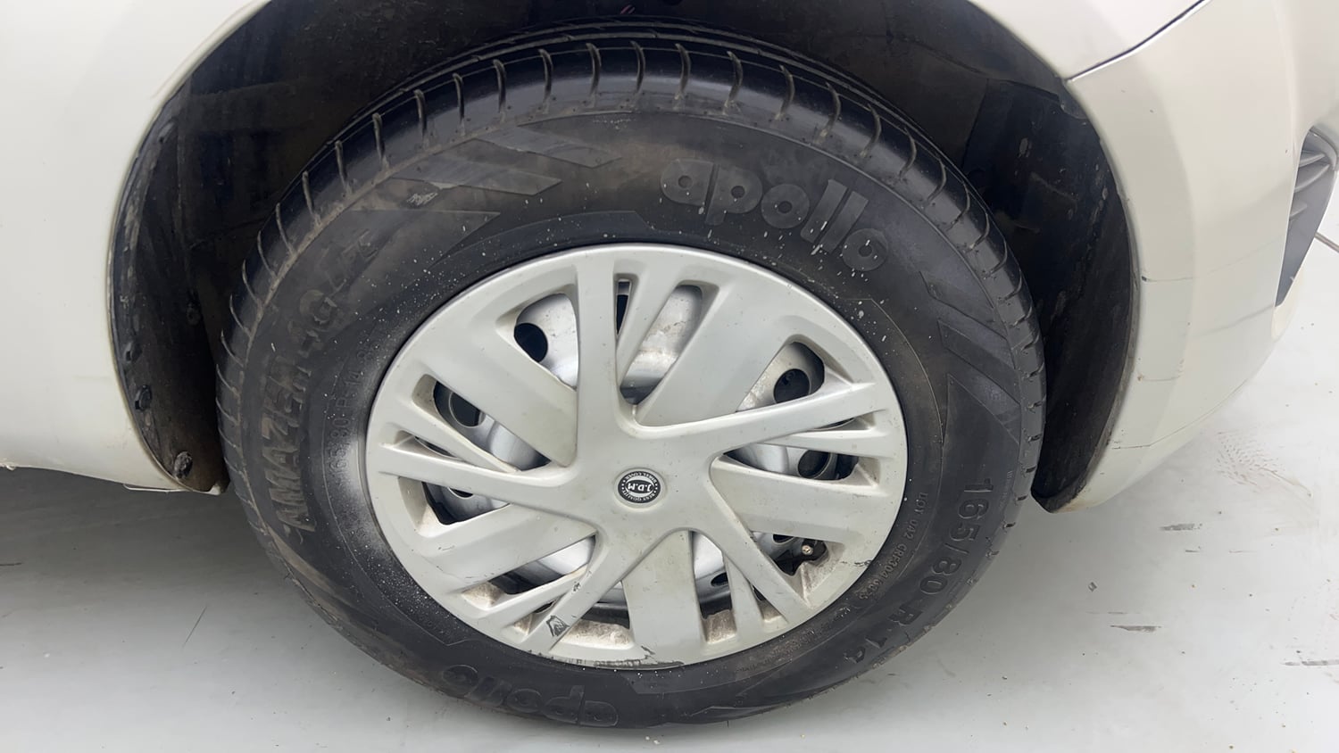 Used 2013 Maruti Suzuki Ritz Lxi BS-IV Petrol Manual tyres RIGHT FRONT TYRE RIM VIEW