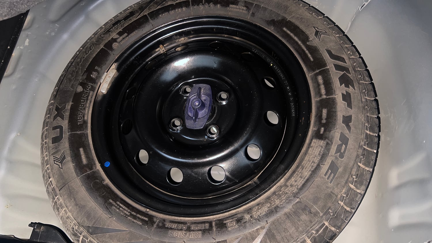 Used 2022 Maruti Suzuki Swift VXi Petrol Manual tyres SPARE TYRE VIEW