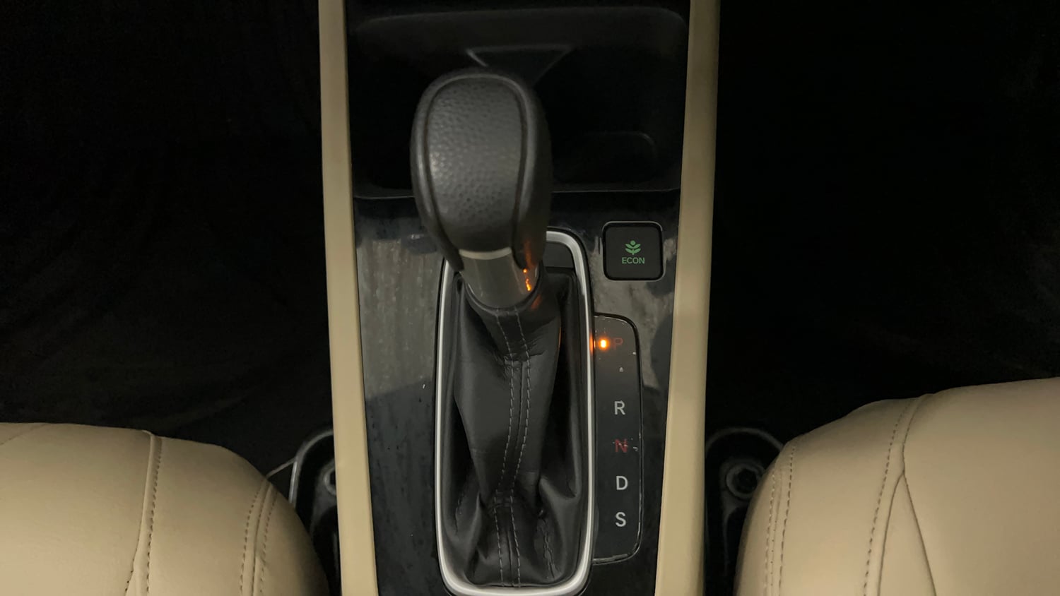 Used 2023 Honda City V CVT Petrol Petrol Automatic interior GEAR  KNOB VIEW