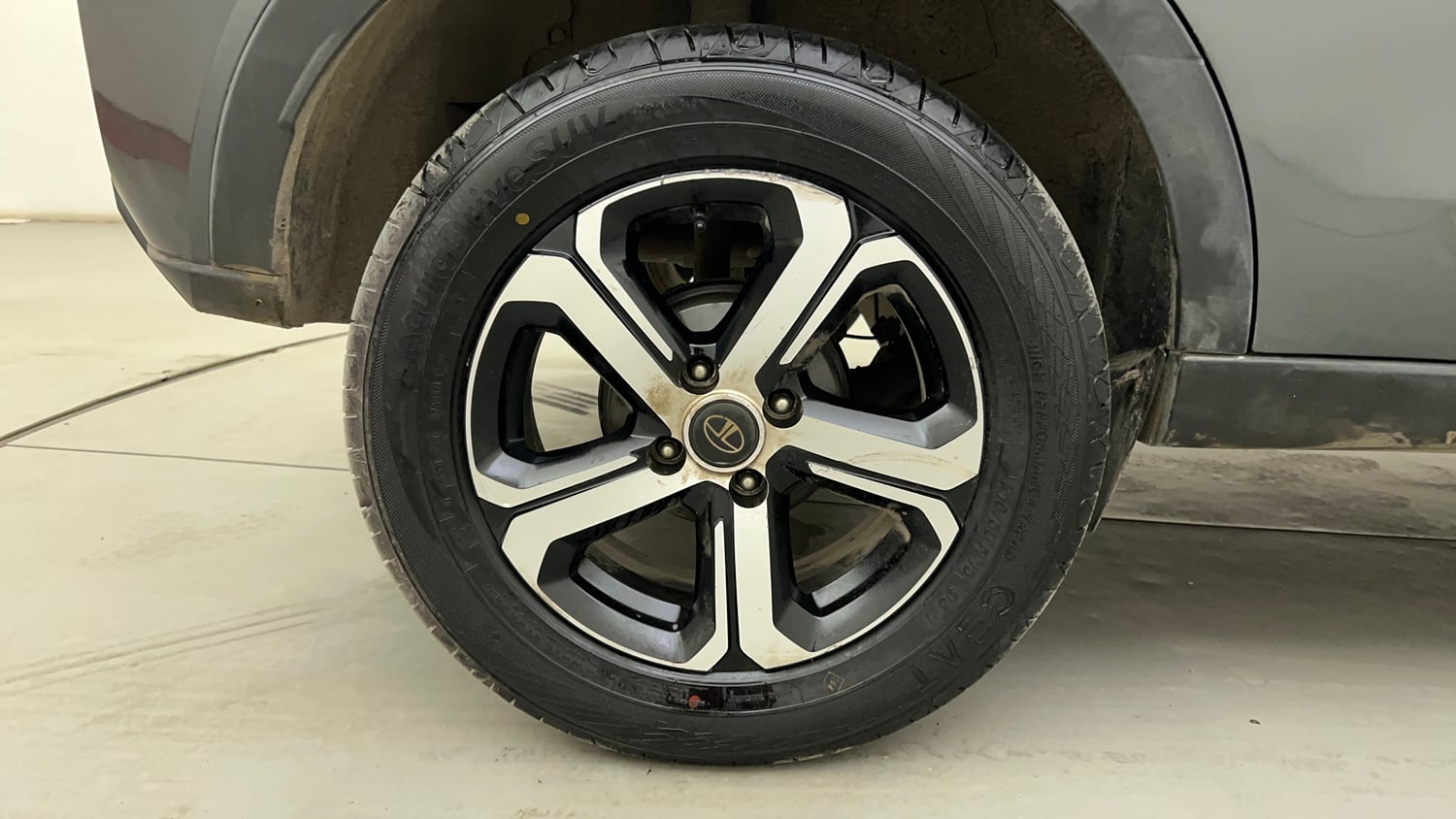 Used 2022 Tata Nexon XZA Plus Diesel Diesel Automatic tyres RIGHT REAR TYRE RIM VIEW