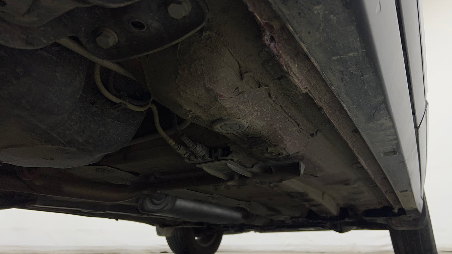 Used 2023 Volkswagen Taigun GT 1.5 TSI MT Petrol Manual extra REAR RIGHT UNDERBODY VIEW