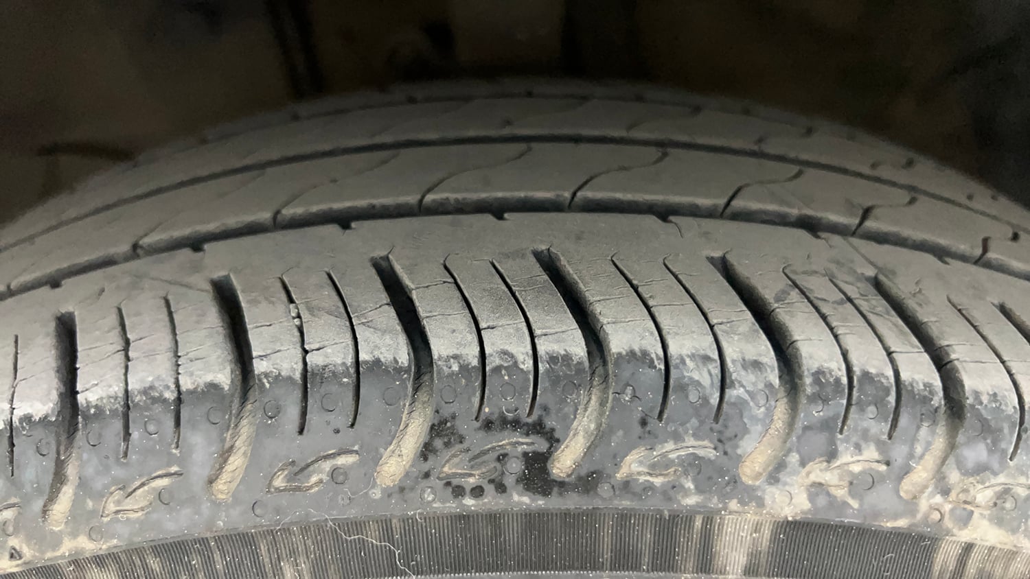 Used 2020 Honda Amaze 1.2 VX CVT Petrol Petrol Automatic tyres LEFT FRONT TYRE TREAD VIEW